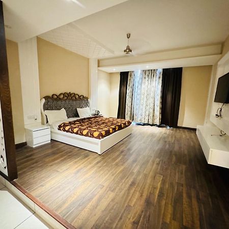 The Pearl Hotel Sirsa Экстерьер фото