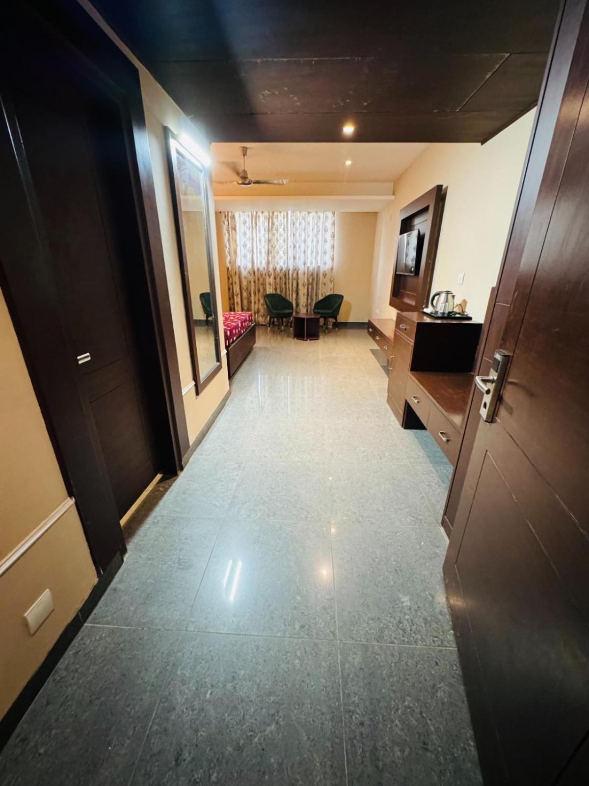 The Pearl Hotel Sirsa Экстерьер фото