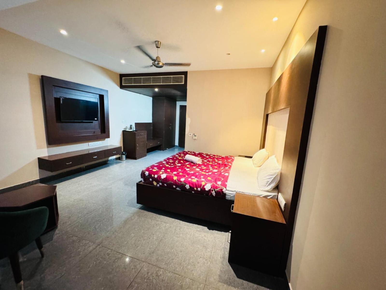 The Pearl Hotel Sirsa Экстерьер фото