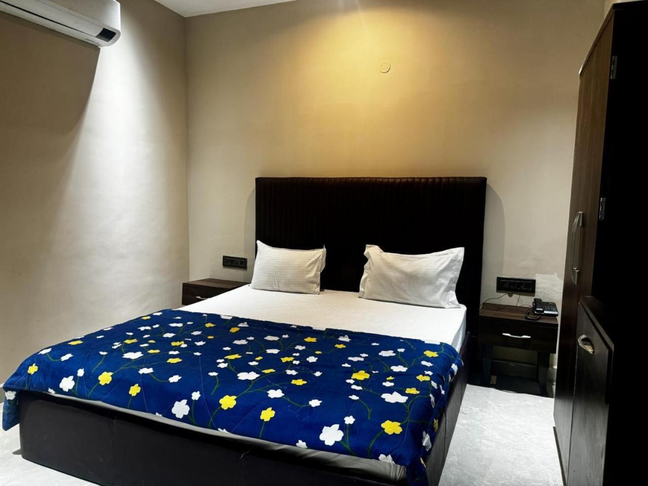 The Pearl Hotel Sirsa Экстерьер фото